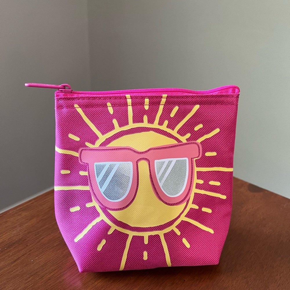 Thirty one pink zipper bag with sun and sunnies